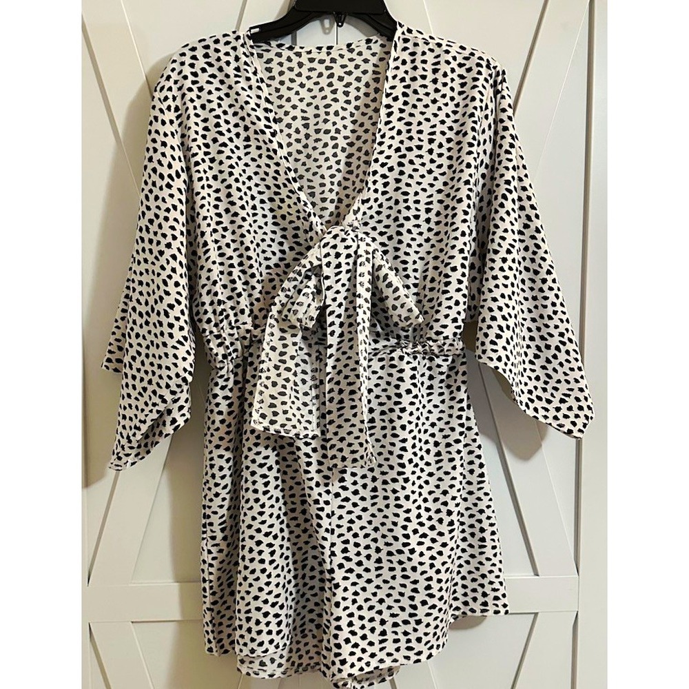 SHEIN Women's White/Black Animal Print V-Neck Tie Romper, Kimono 3/4, L